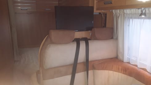Compact cozy 2/4 person Camper