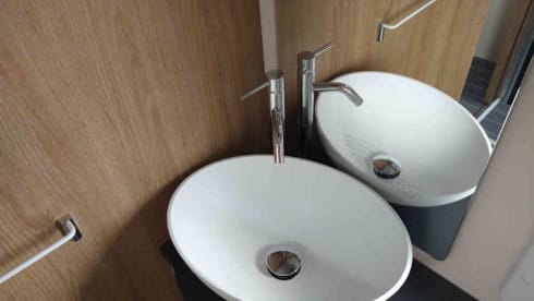 Flo – 2020 Roller Team T-Line 743 - Premium 4 Berth - Letto Posteriore Fisso