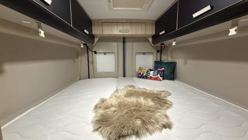 Making Memories 14 – 2024 Chausson V697 buscamper uit 2025 Automaat, Off Grid, Lengte bedden,