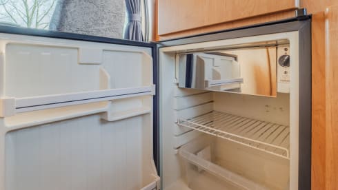 Vip camper loopt lekker met alles er op en aan makkelijk pakeren met een lengte van 5.40  – 2p Peugeot campervan from 2002