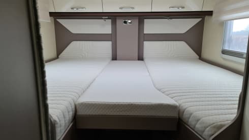 N854ZH – Very luxurious Burstner Lyseo Privilege 728 G length bed | miles free!