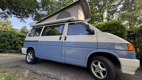 De blauwe reiziger – 4p Volkswagen campervan from 1993