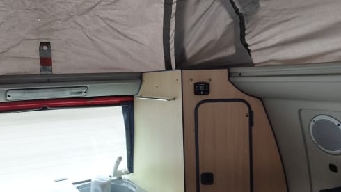 De Rode Smurf – The red smurf, reliable bus camper, for itself an entire family.