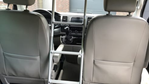 Luxury 4WD VW California (2019)