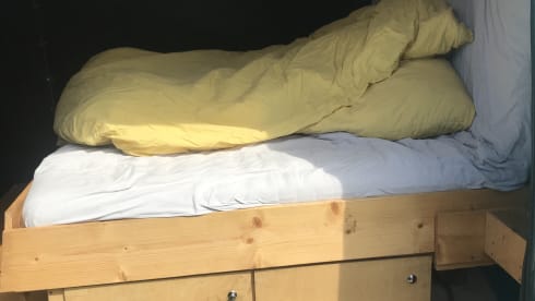 Willi  – Wooden extension with large pull-out bed