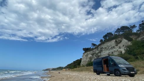 Malibu Van 640 LE – Malibu luxury bus camper