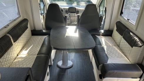 5p Challenger semi-integrated van 2022