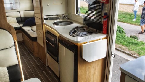 AutoRoller 747 – Luxury 6 Berth Motorhome