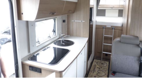 Elvis – Dethleffs camper with lots of space