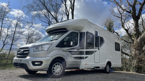 Luxury Motorhome 4-5 berth (2 lounges) lots of fun