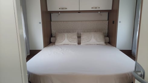 Carado T459 semi-integrated with queen-size bed from 2022