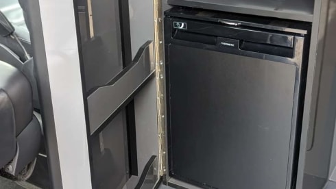 Ronnie – 4 berth Volkswagen campervan from 2016