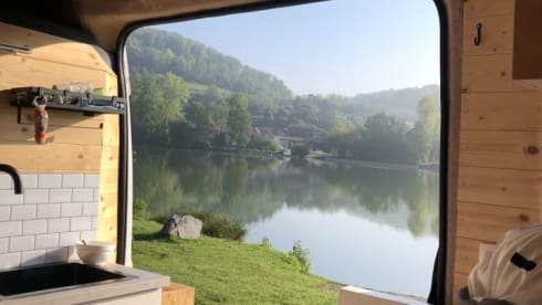 home on wheels – 2p Peugeot bus from 2014