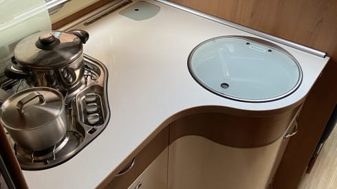 Very spacious LMC Camper with fully automatic hydraulics level system