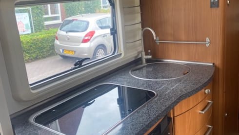 Luxury Hymer integral 4 pers. camper
