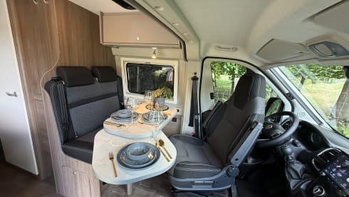 4p Carado Campervan with Pop-Up roof 