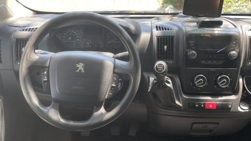 Blue Rambler – Peugeot Boxer bus camper from 2015