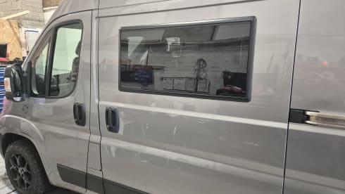 Elle2 – 4 berth Citroën Relay campervan 