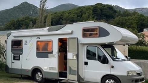 Home #72 – 6p family Knaus sun traveler with alcove.