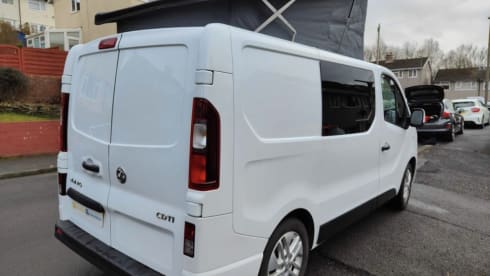 Lexi – 4 berth Vauxhall vivaro 