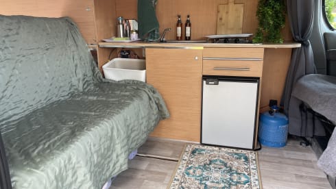 2p Renault campervan uit 2004