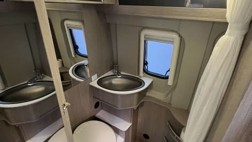 Freddy – Possl  Camperbus met Hefdak 4p