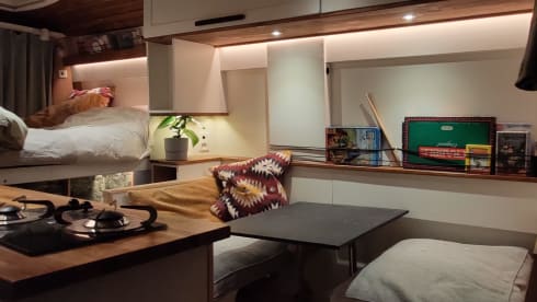 VanScheef – Mega cozy 3p Off-grid self-build camper