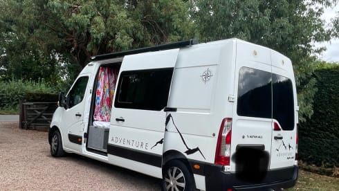 Meet Hermes – Hermes- Your Home on Wheels for Family Adventures – Off-Grid 3 Berth Camper | Pet Friendly | Drive-Away Awning