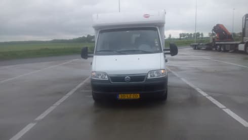 2p Bürstner semi-integrated uit 2003