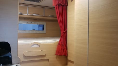 on tour – 4p Renault semi-integrated from 2006