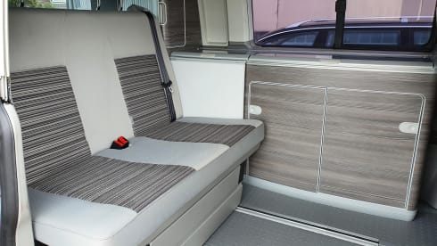 VW T5 California, 4 seats and 4 sleeping places. Beautiful camper!