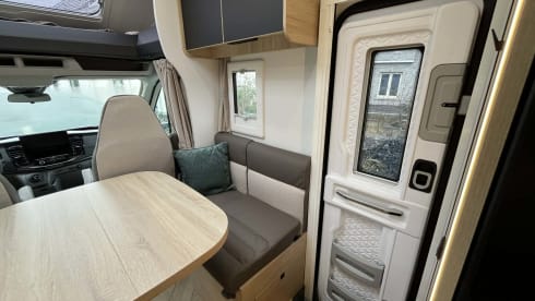 "Reverie" – Linea Titanium 797 Ford 165 AT8V Heavy 3 pers. bwj.2026