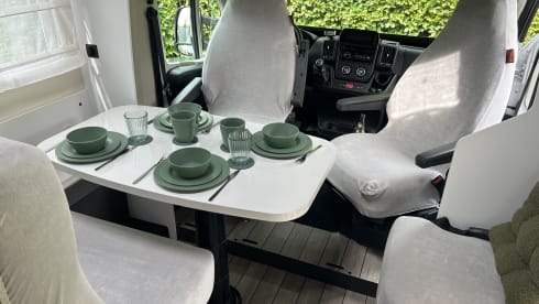 McLouis Glamys 365 - Fully furnished!