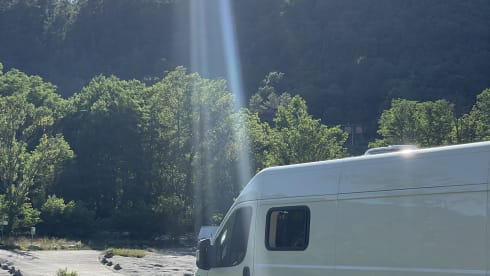 Otis – Super cozy self-build camper