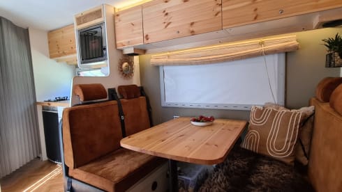 Burnie – Modern family camper 6 person alcove
