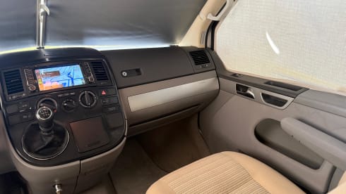 4p Volkswagen campervan uit 2004
