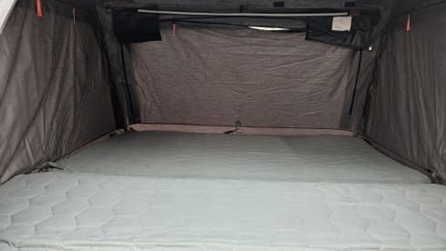 Sheepie Outlander – Mitsubishi Outlander 4x4 avec tente de toit Yuna Sheepie 160