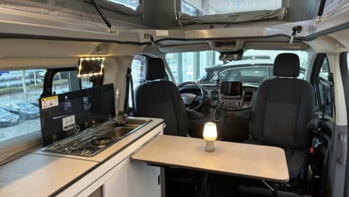 Campervan Bürstner per 4 persone, modello 2022.