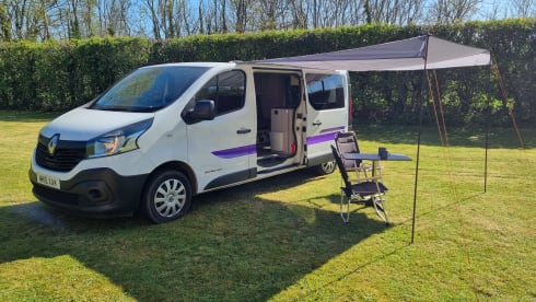 Ruth – 2 berth Renault campervan from 2016