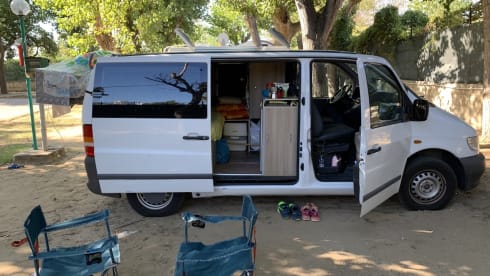 VitoVan – Freddy - Mercedes Vito camper for two people