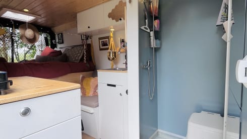 All-in Off-grid Camper bus