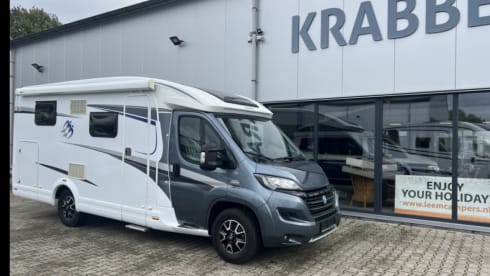 Maudje – Super nice family camper length beds and lifting bed 