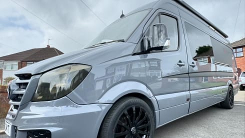 Explorer  – Mercedes Benz Luxury LWB Campervan