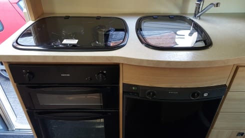 6 Anlegeplatz 6 Sitzgurte Wohnmobil. Kann auf eine normale Auto-Lizenz getrieben werden