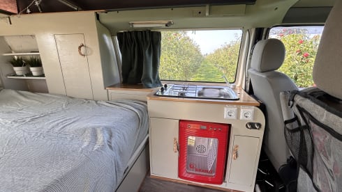 Betty – GoBetty: 2p Volkswagen campervan LWB