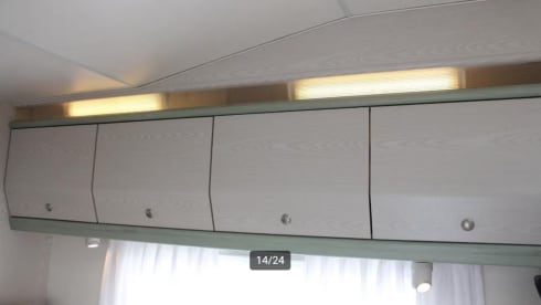 Sleek KNAUS Traveler 4p, 5.5m and double air conditioning!