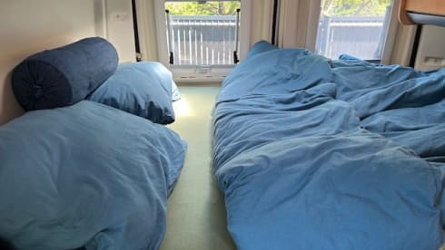 buzz2 – Comfortable and compact bus camper with 2 sleeping places