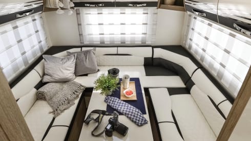 Glen – New 2026 Roller Team 6 berth off-grid Motorhome