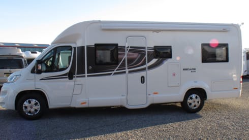 4 berth Swift Escape 674 Motorhome