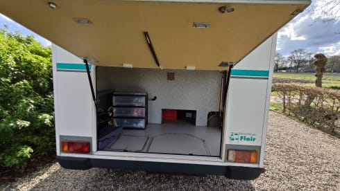 Flair liner – 4p Niesmann + Bischoff integrated uit 1994